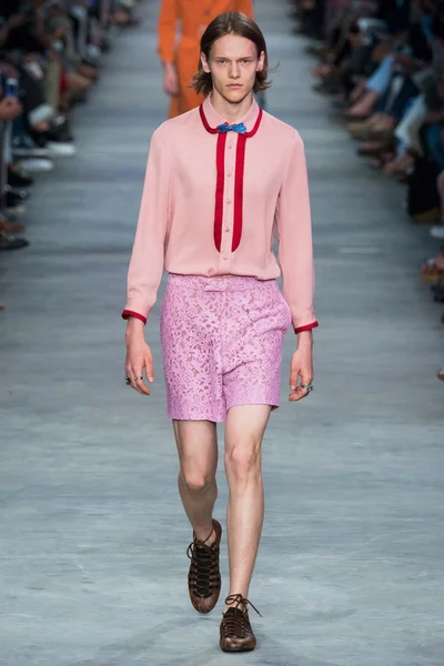 Look 30